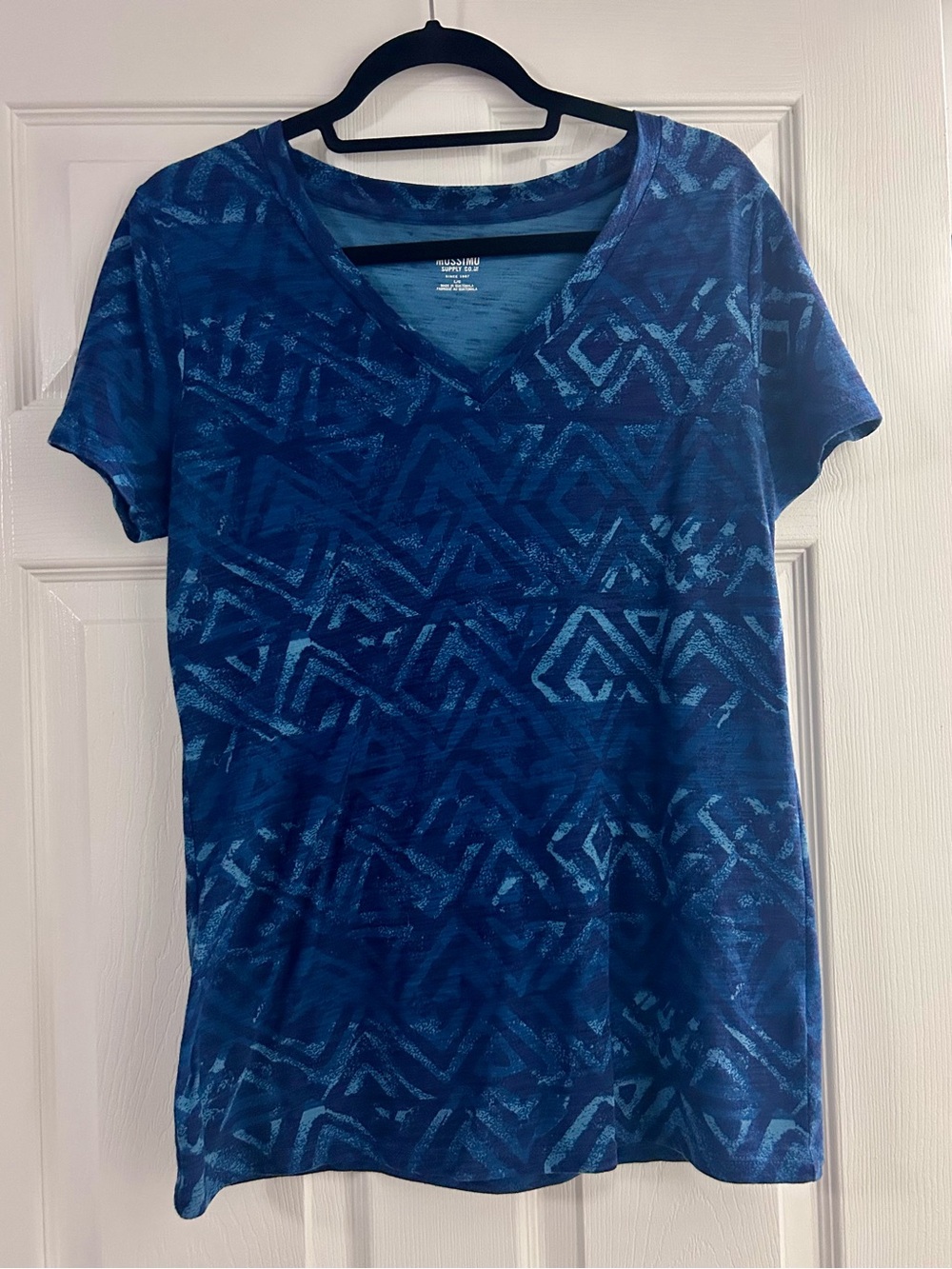Mossimo Supply Co. Blue Geometric V-Neck Tee